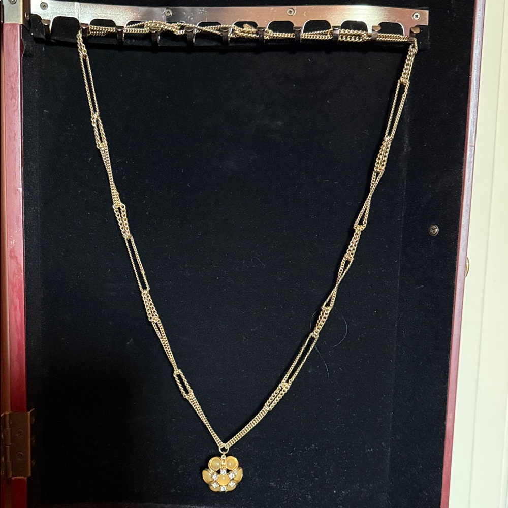 Gold Flower Pendant Necklace - Women Jewelry